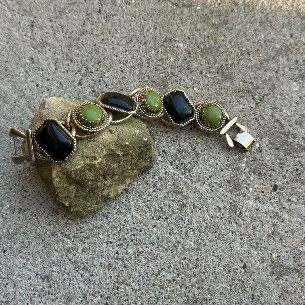 Vintage‎ Gold Tone Chunky Link Bracelet Green Black Cabochons Very Nice 8"